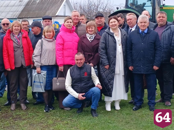 Саратовским аграриям презентовали многофункциональные плуги и агродроны